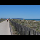 Lange fuhren wir auf dem Radweg hinter den Dünen